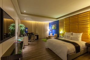 Deluxe-Doppelzimmer, 1 King-Bett | Hochwertige Bettwaren, Minibar, Schreibtisch, schallisolierte Zimmer