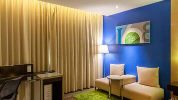 Deluxe Double Room, 1 King Bed | Premium bedding, minibar, desk, soundproofing