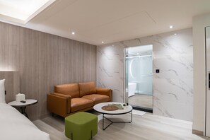 Classic-Vierbettzimmer | Wohnbereich | LCD-Fernseher