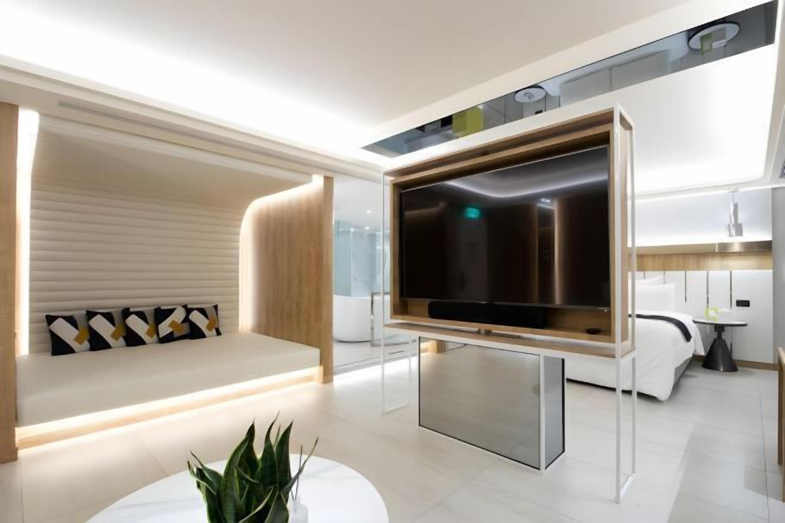 Luxe beddengoed, een gratis minibar, verduisterende gordijnen