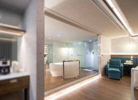 华丽双人房 | 高档床上用品、迷你吧（备有免费物品）、遮光窗帘、免费婴儿床