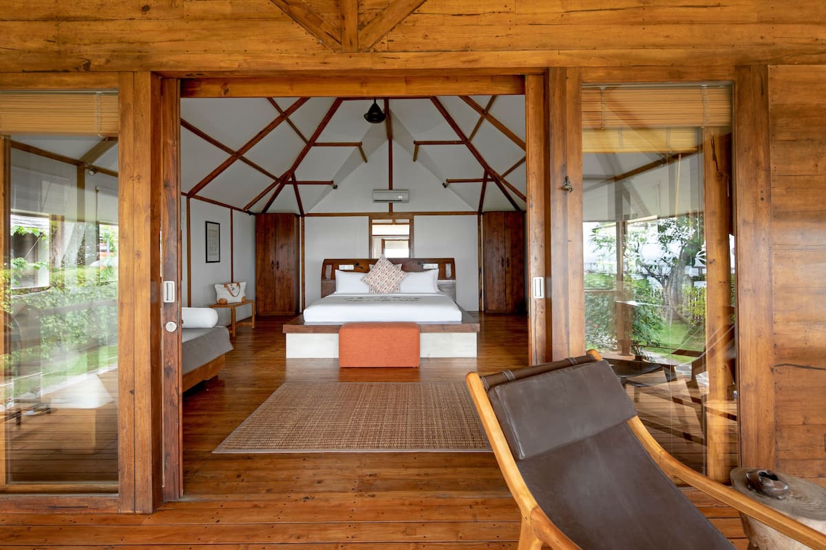 beachfront villa kecil | 2 bedrooms, premium bedding, down duvets, pillow-top beds
