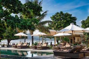 Outdoor pool - Kokomo Resort Gili Gede (Gili Gede)