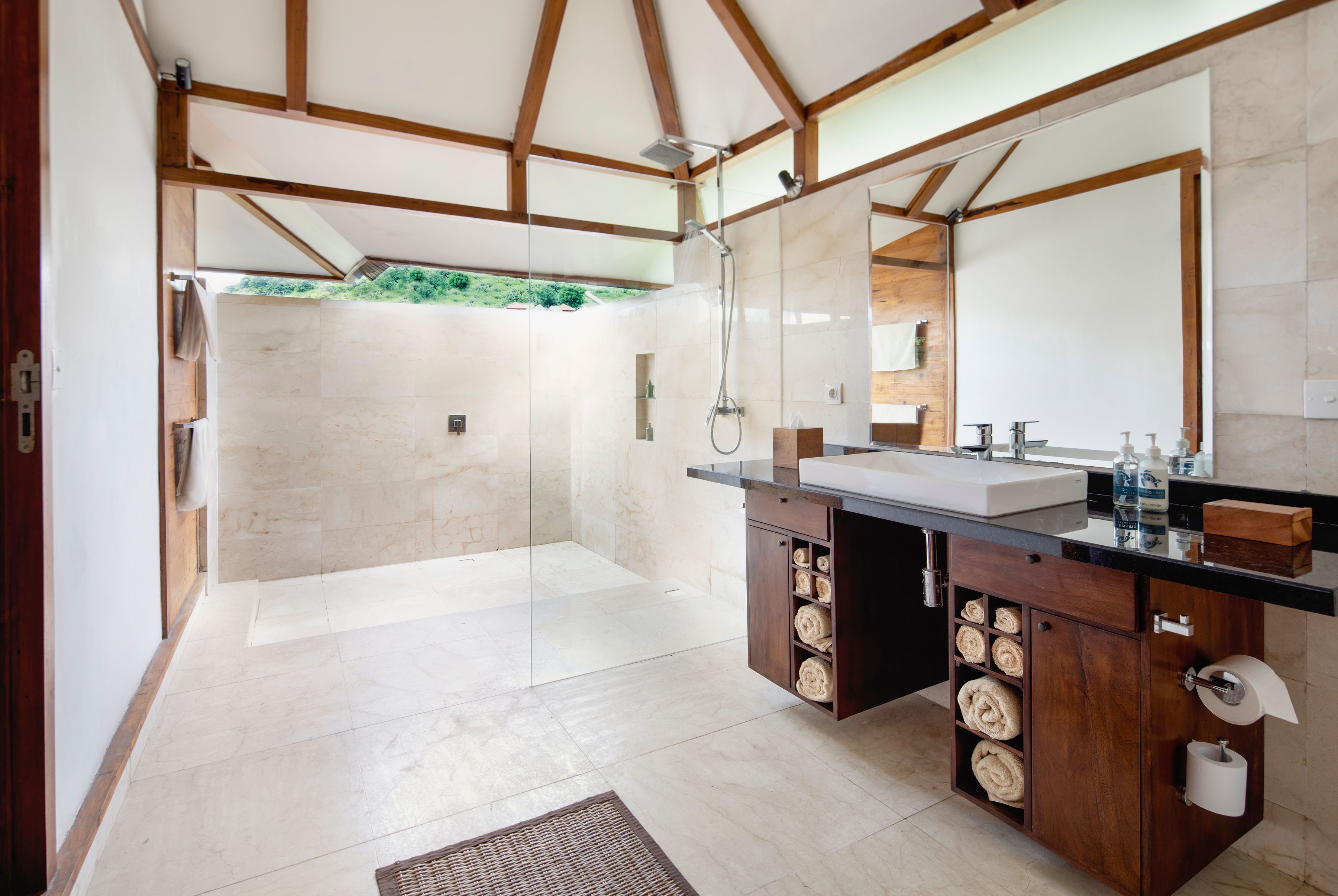 shower, rainfall showerhead, free toiletries, hair dryer