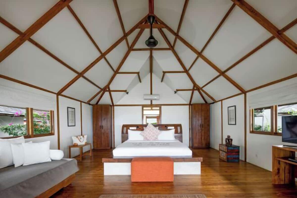 2 bedrooms, premium bedding, down duvets, pillow-top beds