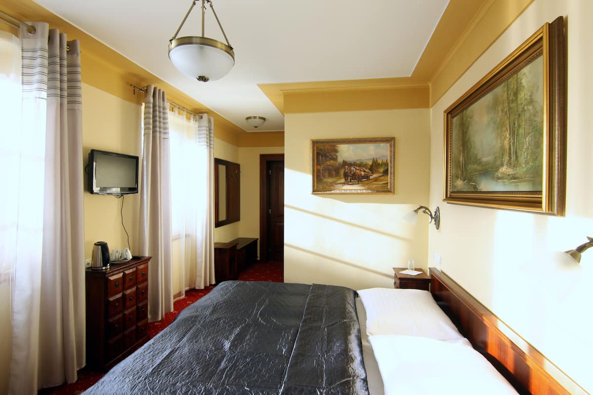 Doppia Standard, 1 camera da letto, bagno in camera, vista giardino | Minibar, una cassaforte in camera, una scrivania, Wi-Fi gratuito