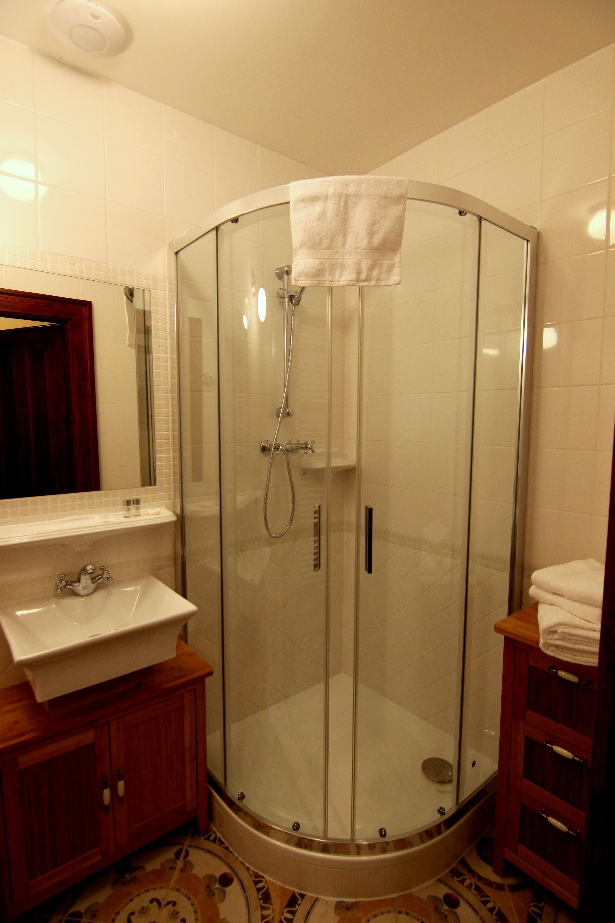 Standard Double Room, 1 Double Bed, Private Bathroom, Garden View | Bathroom shower