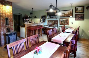 Dagelijks ontbijtbuffet (EUR 5.50 per persoon)