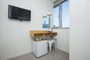 Shared Dormitory, Women only (2 persons - A) | In-room safe, soundproofing, free WiFi, bed sheets - Hostel Haru (Seoul)
