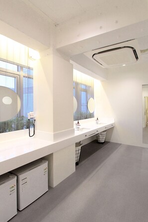 Bathroom - Hostel Haru (Seoul)