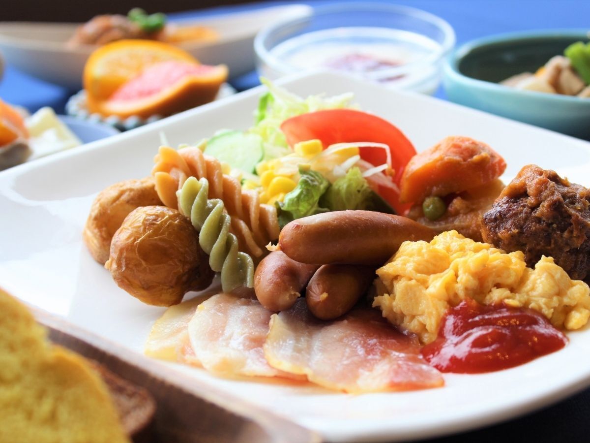 daily buffet breakfast (jpy 1550 per person)