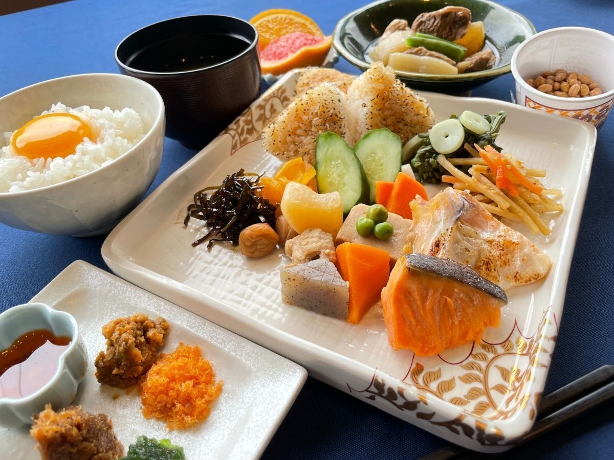 daily buffet breakfast (jpy 1550 per person)