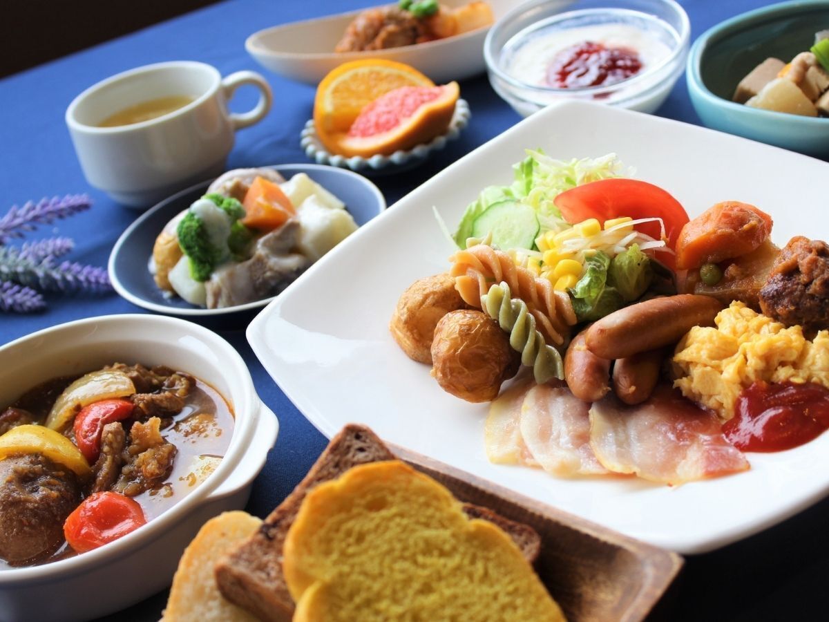 daily buffet breakfast (jpy 1550 per person)