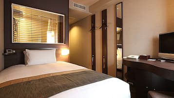 Down comforters, desk, blackout drapes, free WiFi