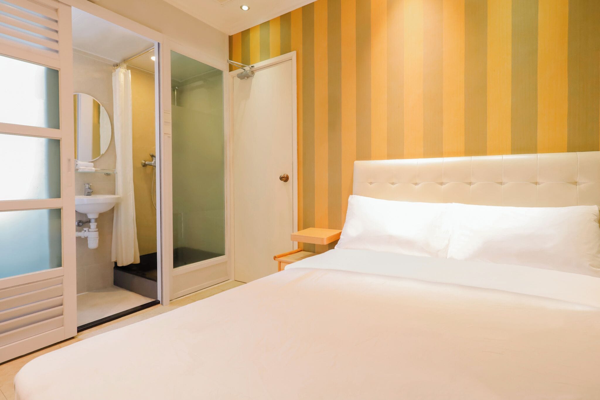 Free WiFi, bed sheets