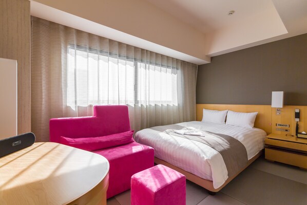 غرفة مزدوجة مريحة - لغير المدخنين - منظر للمدينة | أغطية فراش متميزة وأسرّة بطبقة علوية مريحة وخزنة داخل الغرفة