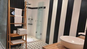 Grand Quadruple Room, 2 Double Beds | Bathroom - Journey Town Inn - Nanjing Branch II (Taipei)