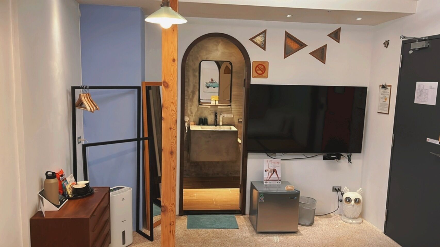 classic double room | living area | 40-inch led tv with digital channels, tv, pay films