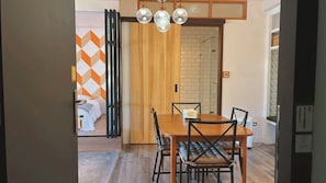 Standard Quadruple Room | Living area | 40-inch LED TV with digital channels, TV, pay movies - Journey Town Inn - Nanjing Branch II (Taipei)