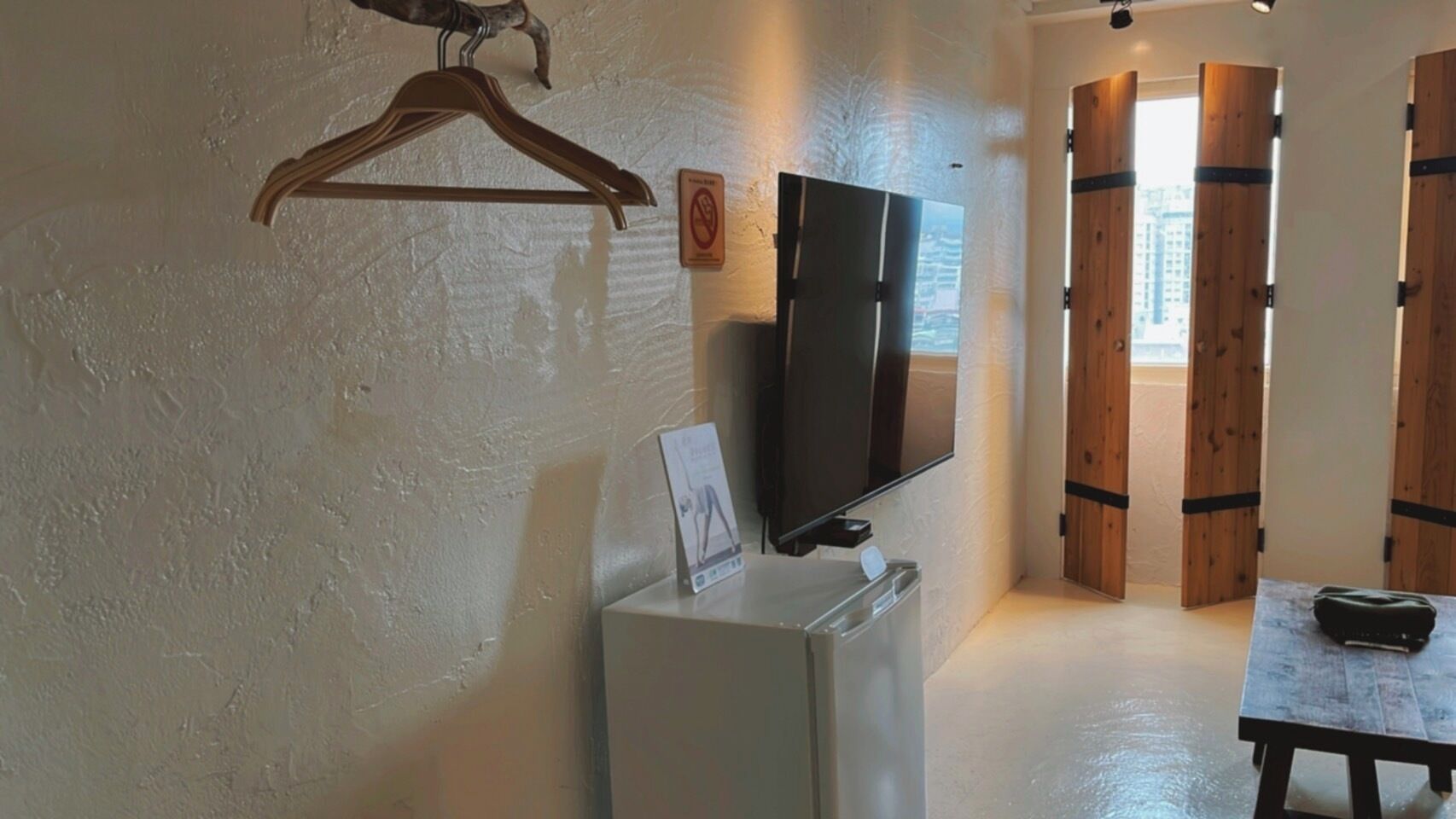 luxury quadruple room, 2 double beds | living area | 40-inch led tv with digital channels, tv, pay films