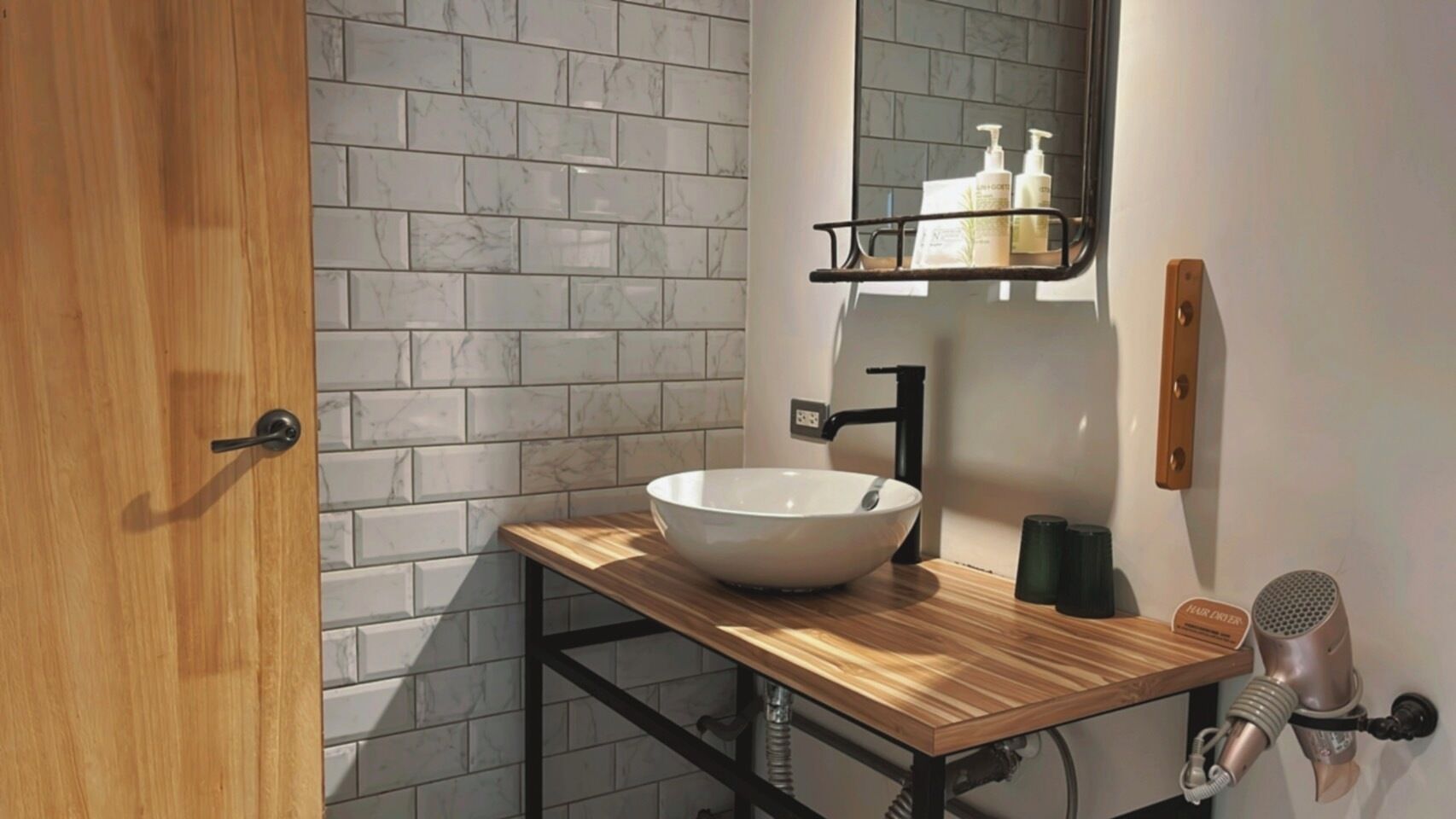 city double room | bathroom | shower, rainfall showerhead, free toiletries, hair dryer