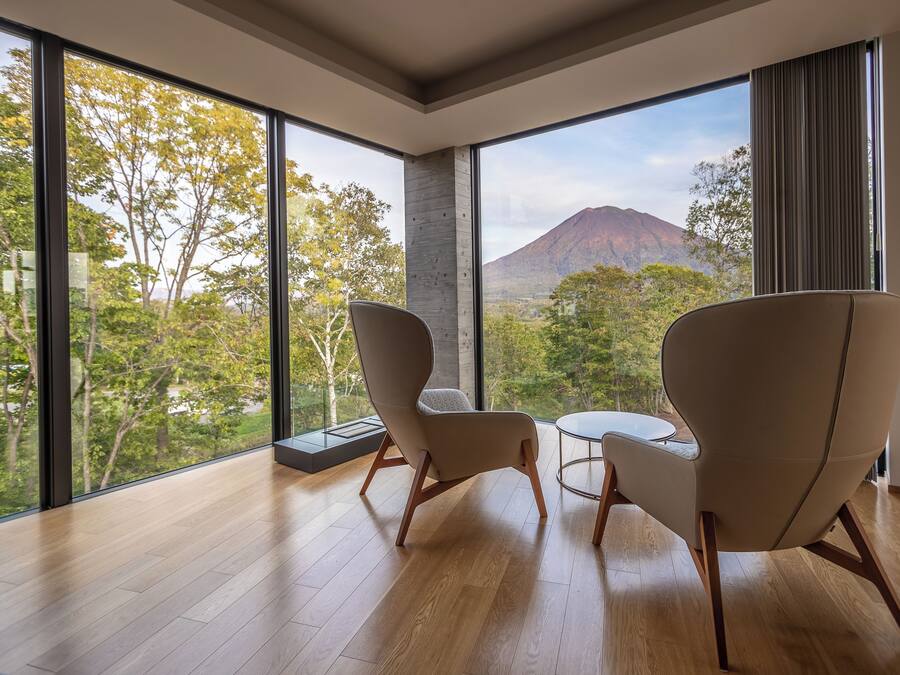 Suite panorámica, 3 habitaciones, para no fumadores (Yotei, Penthouse) | Área de sala de estar | Televisión de pantalla plana, reproductor de DVD y piso con calefacción