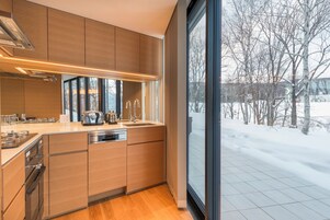 Refrigerador, placa de cocina, cafetera/tetera, tetera/pava eléctrica