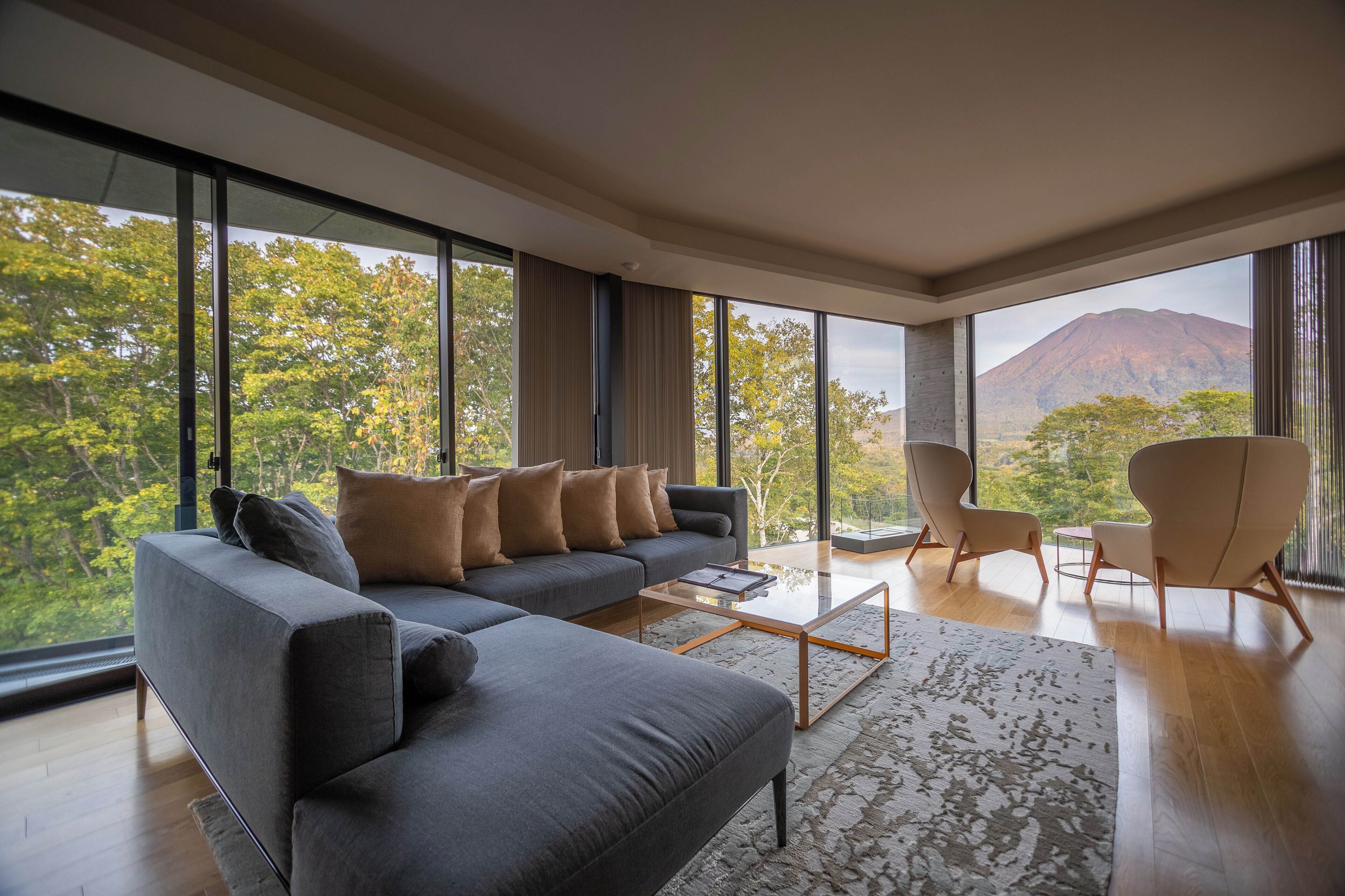 Panoramic-Suite, 3 Schlafzimmer, Nichtraucher (Yotei, Penthouse) | Wohnbereich | Flachbildfernseher, DVD-Player, Fußbodenheizung