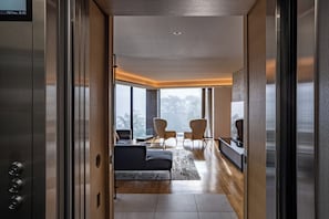 ห้องพาโนรามิกสวีท, 3 ห้องนอน, ปลอดบุหรี่ (Yotei, Penthouse) | บริเวณนั่งเล่น | ทีวีจอแบน, เครื่องเล่นดีวีดี, พื้นอุ่น