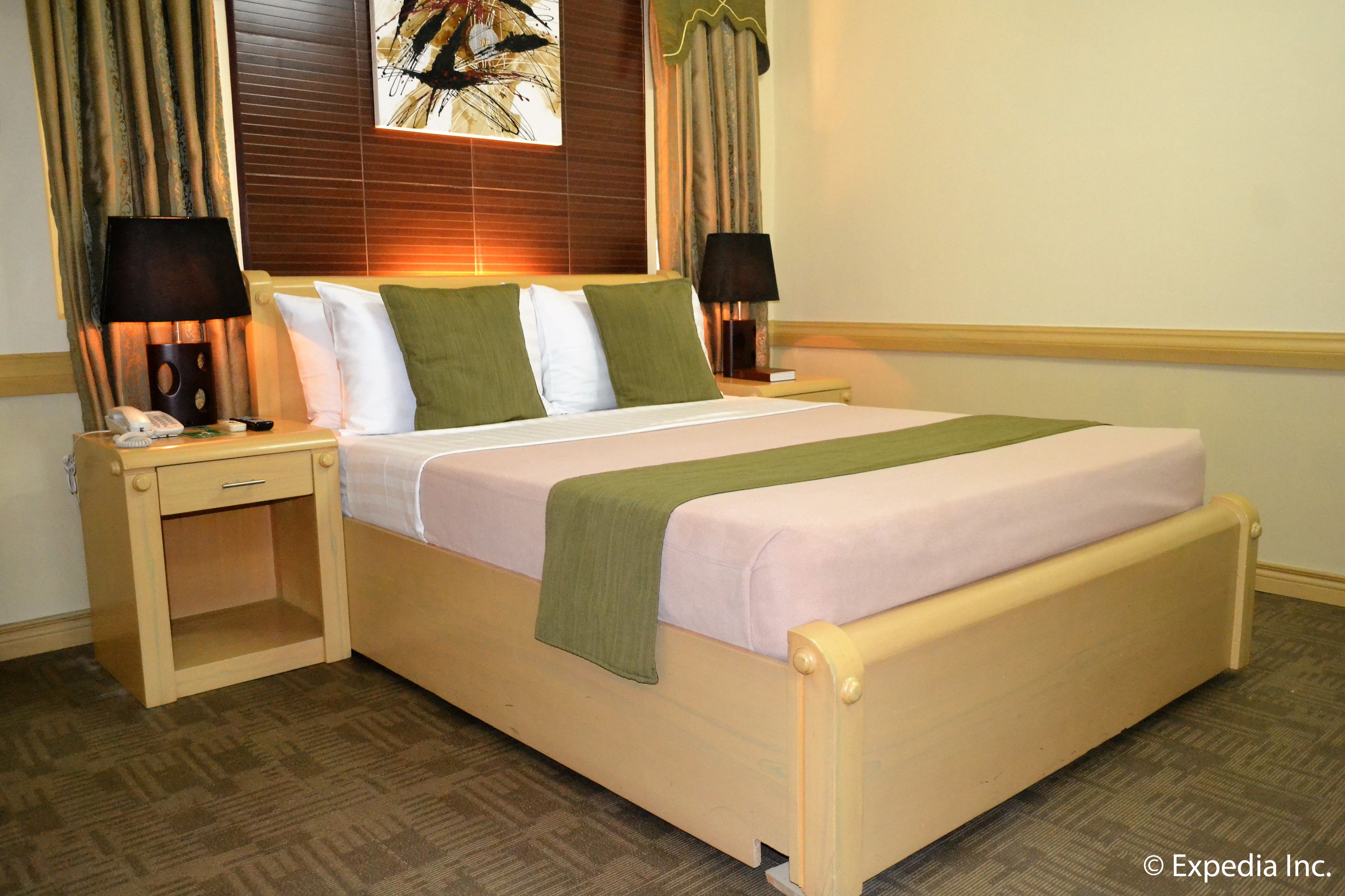 Matrimonial Room | Free minibar items, in-room safe, desk, free WiFi