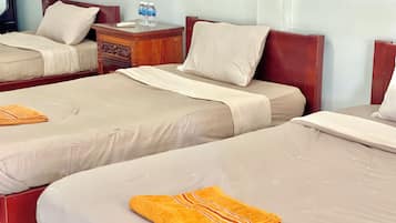 标准三人房 | 笔记本电脑工作区、免费 WiFi、床单