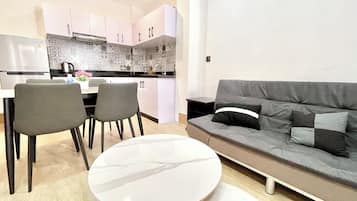 Laptop workspace, free WiFi, bed sheets