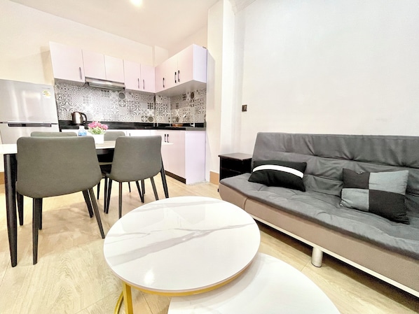 Appartement familial, 2 chambres, non-fumeur, cuisine | Espace de travail pour ordinateurs portables, accès au Wi-Fi (inclus)