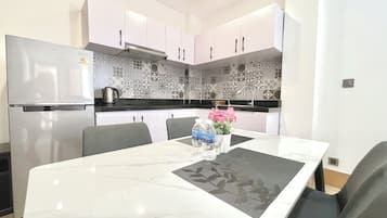 Departamento familiar, 2 habitaciones, para no fumadores, cocina | Espacio para trabajar con laptop, wifi gratis y ropa de cama