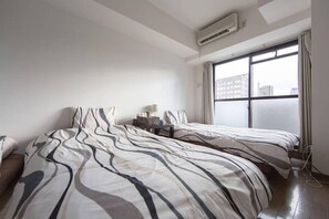 Standard Double Room (4 People) | Free WiFi - Umeda Apartment Comfy (Osaka)