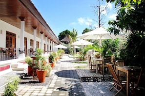 Property grounds - Warung Coco Hostel (Kuta)