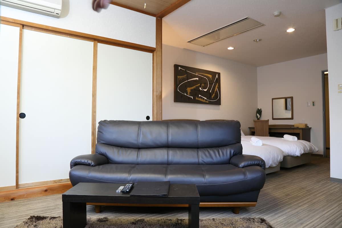 Deluxe Double or Twin Room, Non Smoking | 2 bedrooms, desk, free WiFi, bed sheets