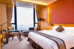 In-room safe, desk, iron/ironing board, free WiFi - The T Hotel (Hong Kong)