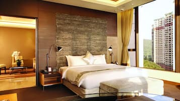 Ocean View Suite | 1 bedroom, in-room safe, desk, iron/ironing board