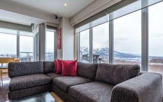 套房, 2 间卧室, 无烟房 (Yotei) | 起居区 | 平板电视、壁炉、DVD 播放器