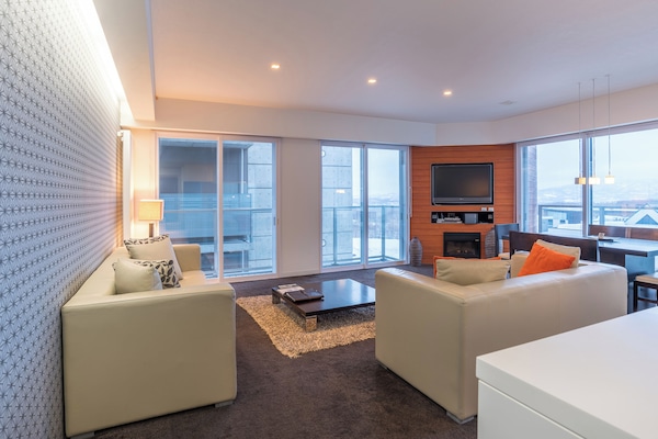 3 bedrooms, premium bedding, desk, iron/ironing board