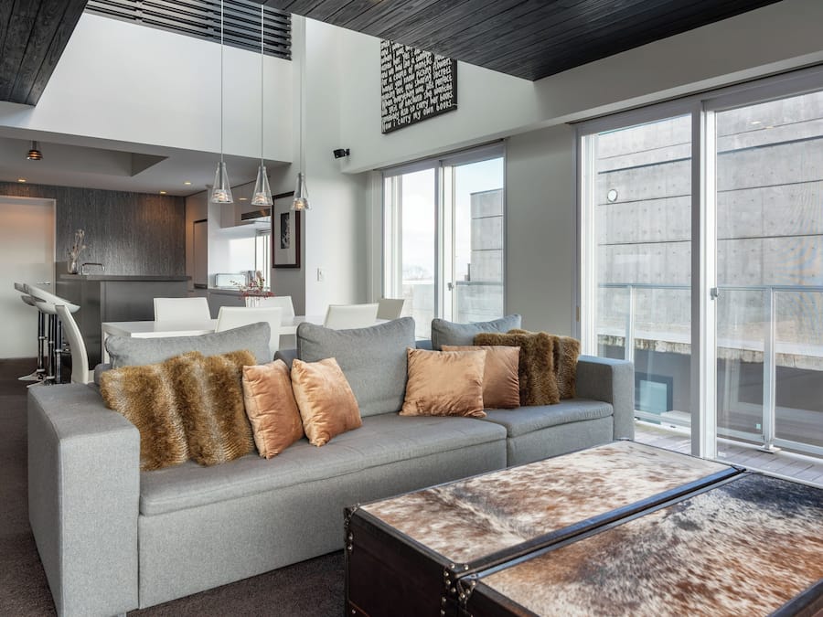 3 Bedroom Penthouse Suite S502 | Living area | Flat-screen TV, fireplace