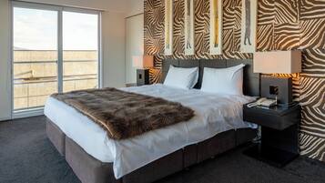 3 Bedroom Penthouse Suite S502 | Premium bedding, desk, iron/ironing board, cribs/infant beds