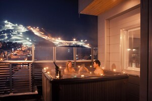 Private spa tub