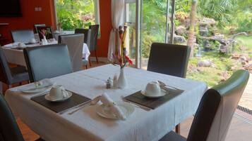 Free daily cooked-to-order breakfast