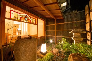 View from room - Le Machiya Rokkaku Suite (Kyoto)