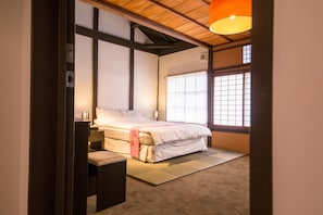 4 habitaciones, escritorio, tabla de planchar con plancha y wifi gratis