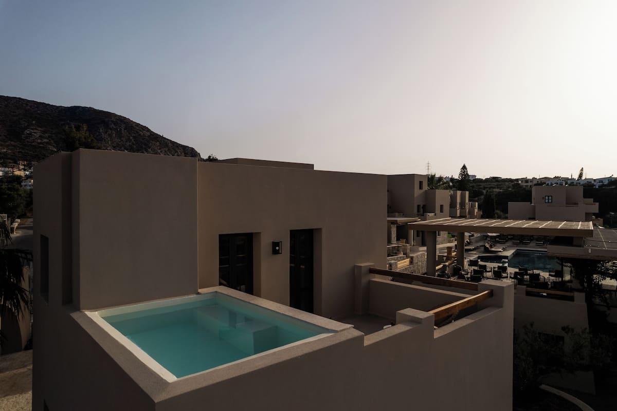 Nemea Private Pool | 1 slaapkamer, een kluis op de kamer, een laptopwerkplek