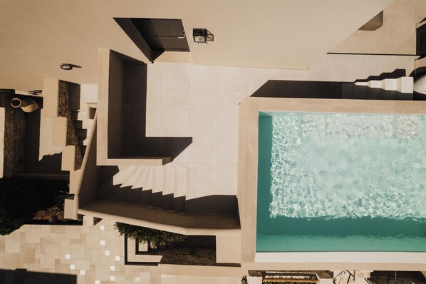 Dione Private Pool | In-room safe, laptop workspace, blackout drapes, soundproofing