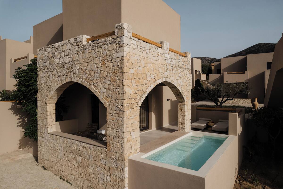 Tholos Private Pool | Safe på rommet, skrivebord for bærbar PC og blendingsgardiner